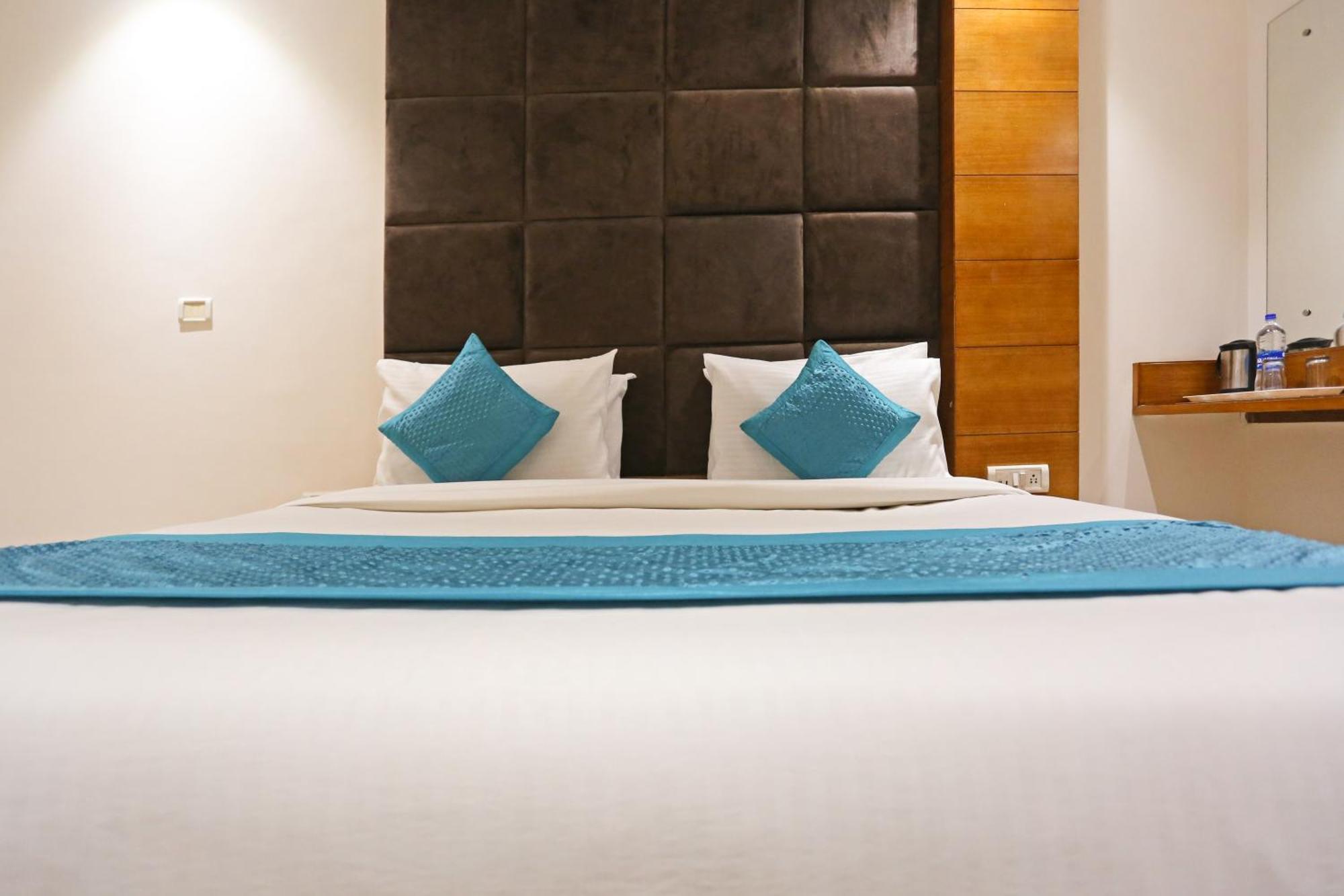 Hotel Silky Palace Near Igi Airportt نيودلهي المظهر الخارجي الصورة